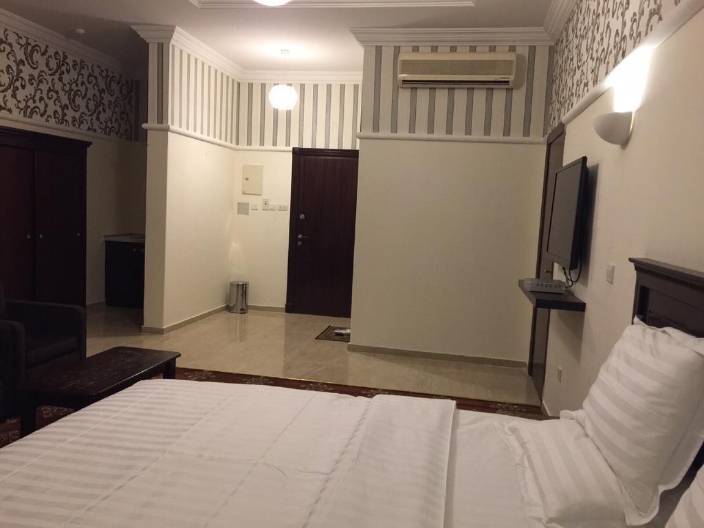 Al Denny Aparthotel Jeddah Room photo